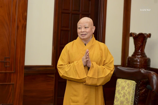 Hòa thượng Thích Lệ Trang chúc Tết đến lãnh đạo Thành ủy TP.HCM