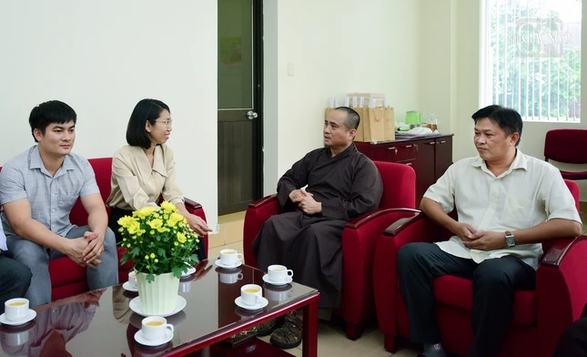 Thượng tọa Thích Tâm Hải chia sẻ nhiều câu chuyện thú vị, chân tình trong lĩnh vực báo chí