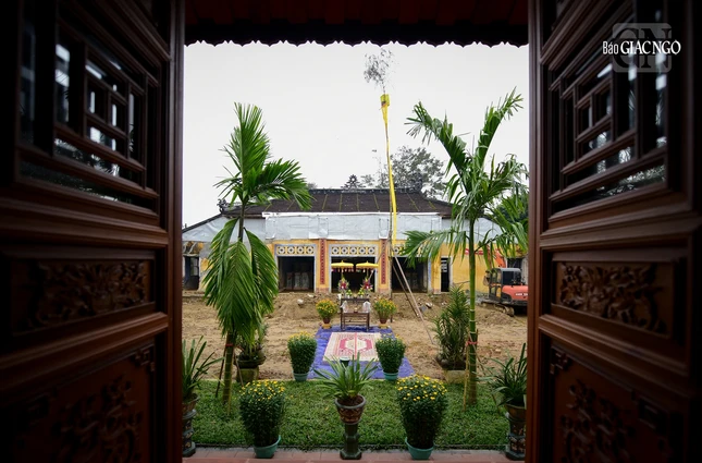 Ngôi chánh điện cũ Quốc tự Diệu Đế được dịch chuyển đến vị trí mới