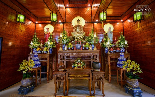 Chánh điện khang trang sau khi được kiến thiết lại