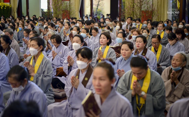 Thành tâm nguyện cầu bình an