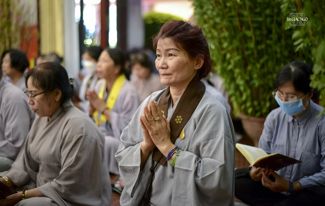 Thành tâm cầu nguyện