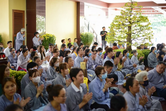 Tinh tấn thọ trì kinh Dược Sư