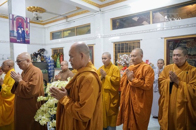 Ban Thường trực Ban Trị sự Phật giáo Q.6 khánh tuế chư tôn đức