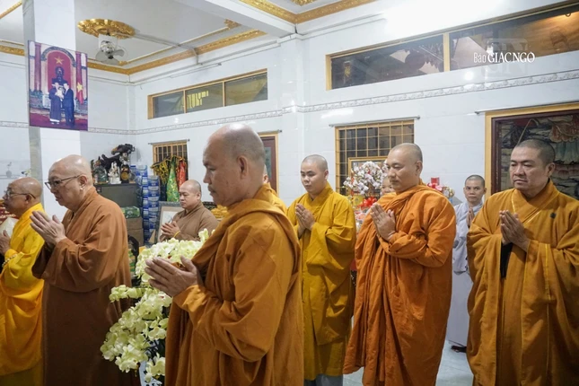 Ban Thường trực Ban Trị sự Phật giáo Q.6 khánh tuế chư tôn đức Ban Thường trực Ban Trị sự Phật giáo Q.6 khánh tuế chư tôn đức