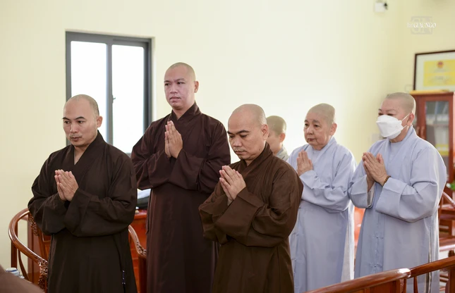 Chư tôn đức Thường trực Ban Trị sự Phật giáo Q.7 khánh tuế Thượng tọa Trưởng ban Chư tôn đức Thường trực Ban Trị sự Phật giáo Q.7 khánh tuế Thượng tọa Trưởng ban