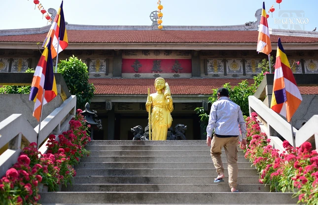 Nhiều người còn ngỡ ngàng trước vị tôn giả này