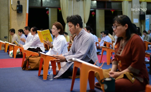 Mỗi năm pháp viện Minh Đăng Quang đều khai đàn Dược Sư để Phật tử gần xa về tham dự