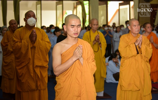 Thành kính tưởng niệm