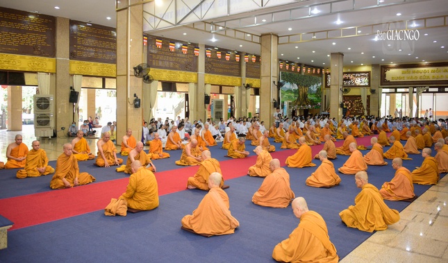 Tăng Ni, Phật tử hệ phái Khất sĩ tại buổi lễ