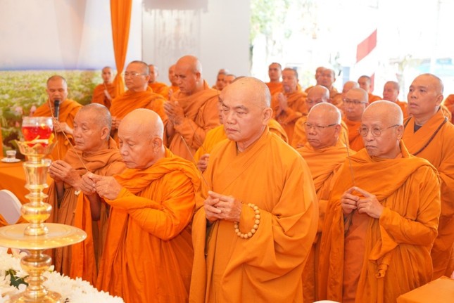 Chư tôn đức tham dự buổi lễ