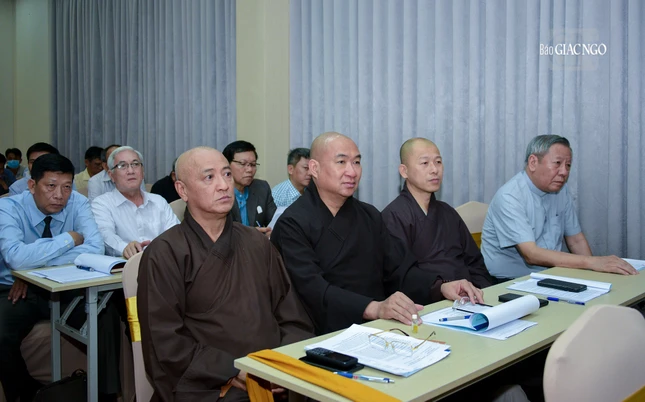 Chư tôn đức đại diện Phật giáo tham dự hội nghị