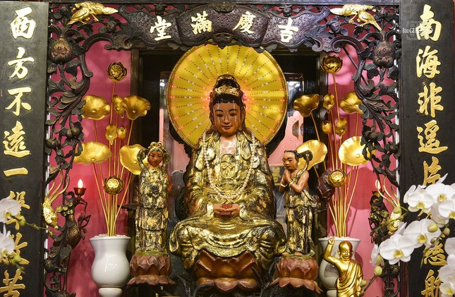 Tượng Quan Âm và Thiện Tài, Long Nữ bằng giấy bồi được thờ tự tại chùa Phước Hải Tượng Quan Âm và Thiện Tài, Long Nữ bằng giấy bồi được thờ tự tại chùa Phước Hải