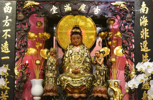 Tượng Quan Âm và Thiện Tài, Long Nữ bằng giấy bồi được thờ tự tại chùa Phước Hải