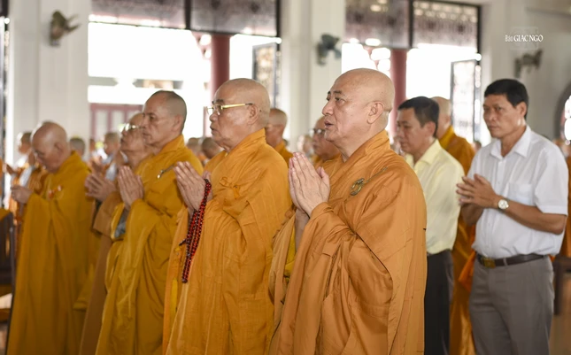 Chư tôn đức Hội đồng Chứng minh