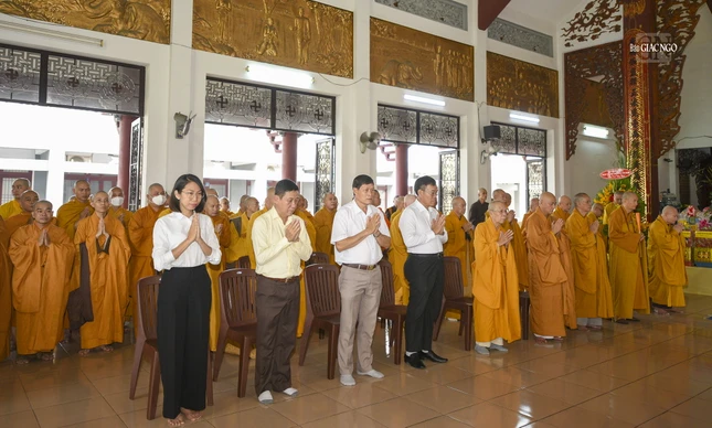 Chư tôn đức, đại diện các cơ quan T.Ư và TP.HCM tham dự