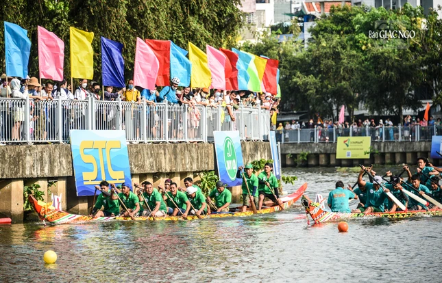 Các khúc cua uốn lượn là cơ hội để các đội bứt phá, vượt qua đối thủ của mình