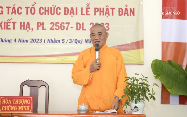 Trưởng lão Hòa thượng Thích Lãng Huỳnh phát biểu đóng góp ý kiến Trưởng lão Hòa thượng Thích Lãng Huỳnh phát biểu đóng góp ý kiến