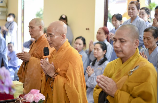 Thượng tọa Thích Thiện Quý dâng lời cảm niệm