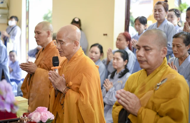 Thượng tọa Thích Thiện Quý dâng lời cảm niệm