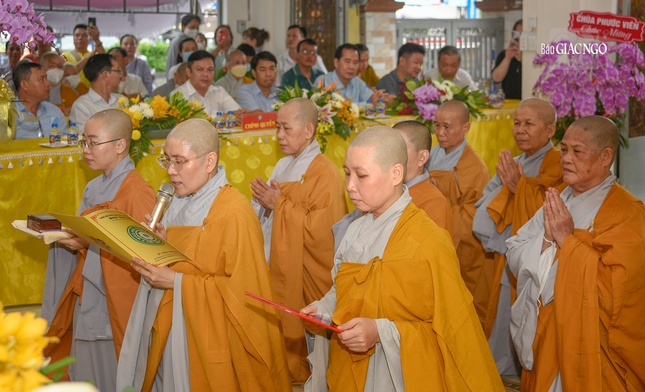 Ni sư Thích nữ Thanh Sang dâng lời phát nguyện