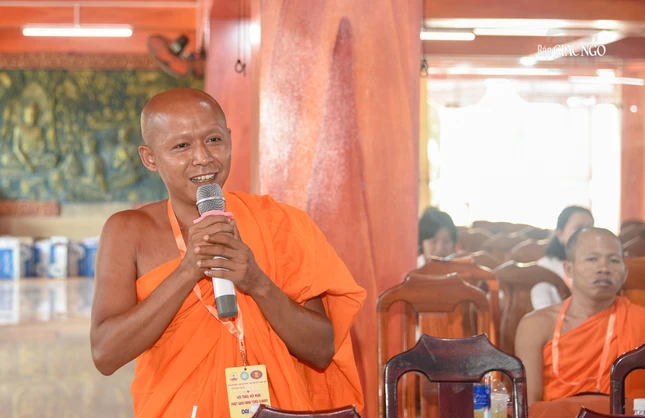 Đại đức Mai Ngọc Tứ nêu ý kiến về vấn đề du học của chư Tăng Phật giáo Nam tông Khmer