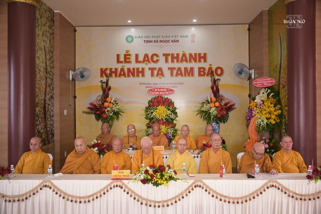 Chư tôn đức chứng minh