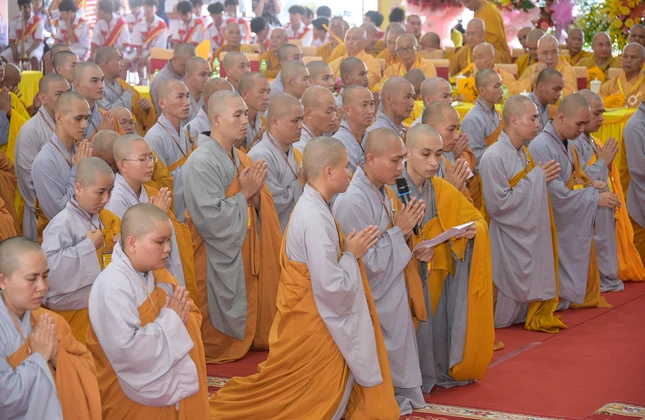 Giới tử phát nguyện thọ giới Giới tử phát nguyện thọ giới