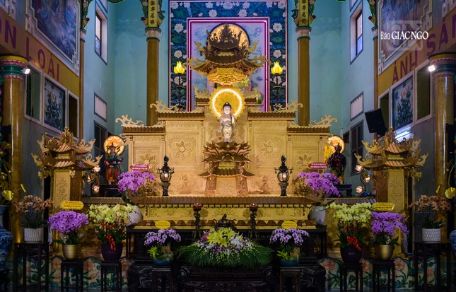 Với Phật giáo Q.4 thì lễ đài chính năm nay được thiết trí tại Linh Quang tịnh xá ( số 40 Nguyễn Khoái, P.3, Q.4, TP.HCM)