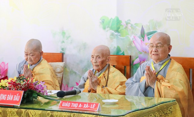 Đàn Tỳ-kheo-ni do Ni trưởng Thích nữ Như Ngọc đương vi Hòa thượng Ni Đường đầu