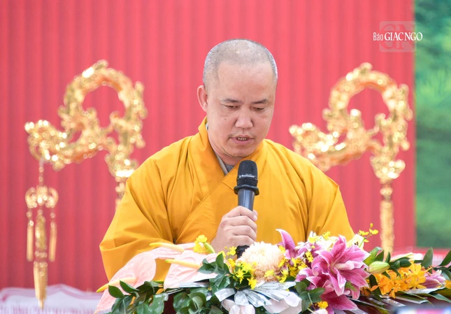 Đại đức Thích An Nhựt báo cáo công tác và kết quả tổ chức Đại giới đàn Liễu Lạc