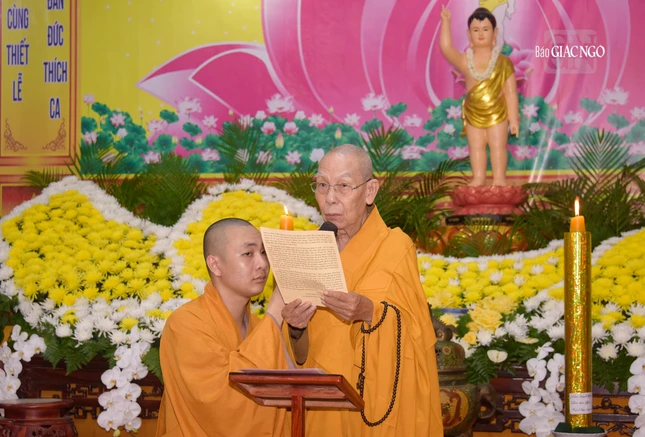 Hòa thượng Thích Thiện Đức tuyên đọc Thông điệp Đại lễ Phật đản Phật lịch 2567 của Đức Pháp chủ GHPGVN