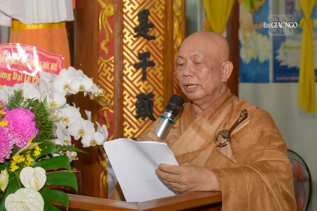 Thượng tọa Thích Thiện Từ đọc Diễn văn Phật đản của Hòa thượng Chủ tịch Hội đồng Trị sự