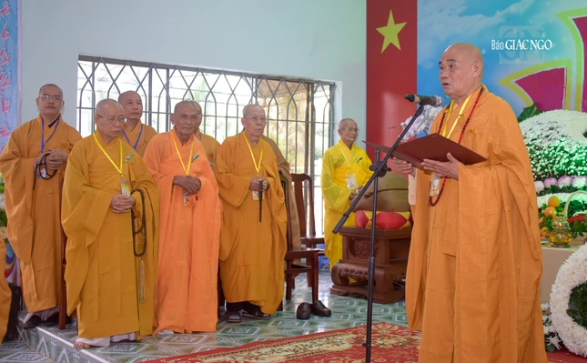 Trưởng lão Hòa thượng Thích Lãng Huỳnh tuyên đọc Thông điệp Đại lễ Phật đản Phật lịch 2567 của Đức Pháp chủ GHPGVN