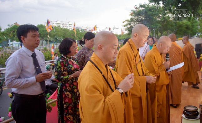 Thành kính dâng hương