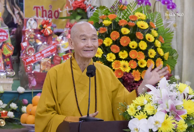 Hòa thượng Thích Thanh Hùng ban đạo từ chứng minh