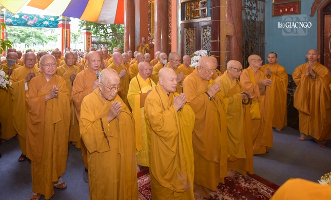 Chư tôn giáo phẩm tham dự