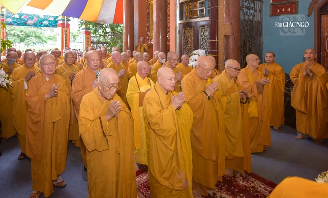 Chư tôn giáo phẩm tham dự