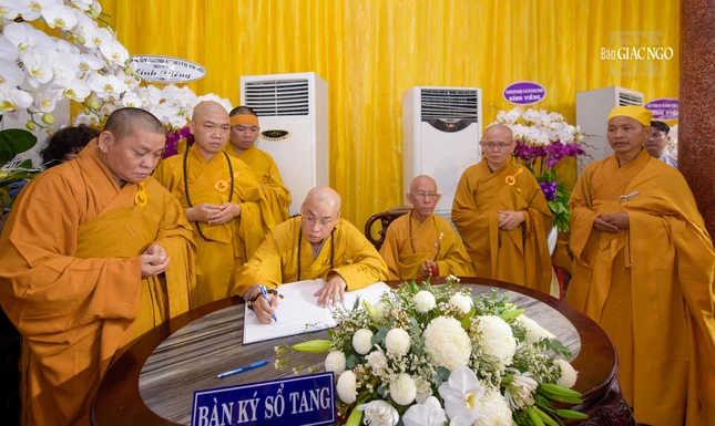 Ghi sổ tang lưu niệm