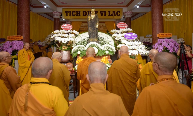 Đông đảo các vị Trưởng lão Hội đồng Chứng minh tham gia viếng tang