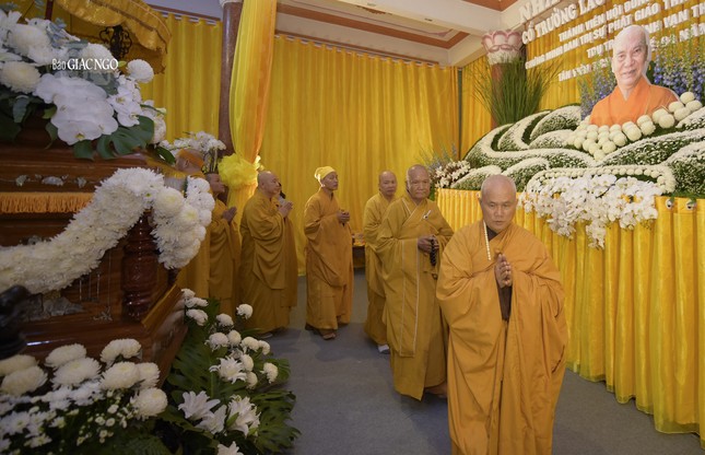 Hữu nhiễu kim quan Hữu nhiễu kim quan