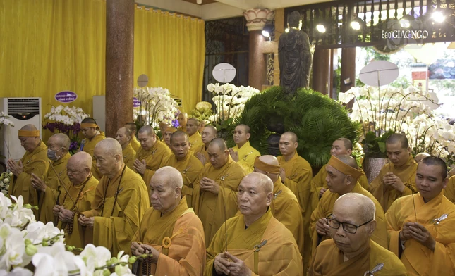 Chư Tăng thuộc tông phong tổ đình Phổ Quang (Q.Phú Nhuận) về viếng tang bậc tôn túc trưởng thượng của tông phong Chư Tăng thuộc tông phong tổ đình Phổ Quang (Q.Phú Nhuận) về viếng tang bậc tôn túc trưởng thượng của tông phong