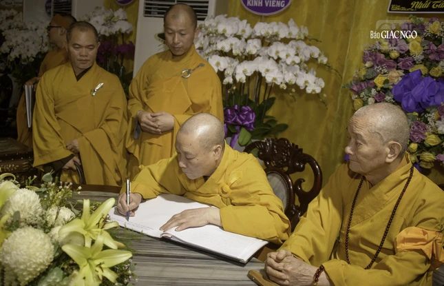 Ký sổ tang lưu niệm