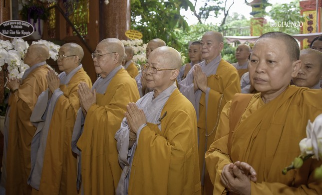 Phân ban Ni giới T.Ư viếng tang