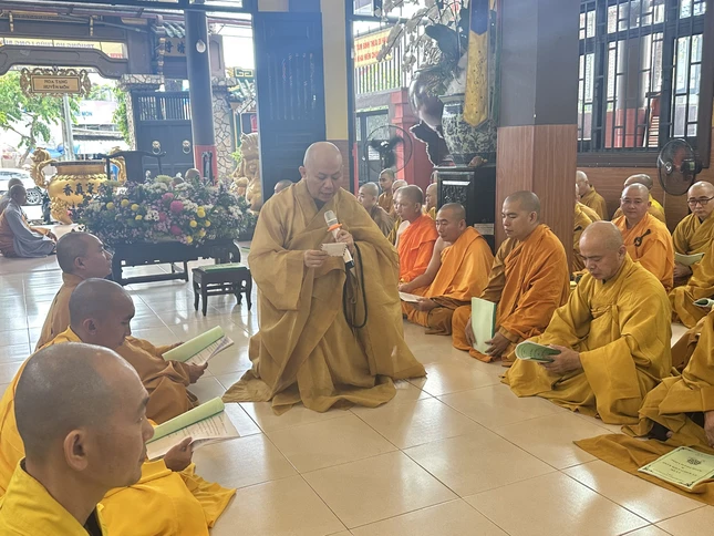 Hàng tháng, chư Tăng an cư tại các trường hạ trên địa bàn Q.4 sẽ thực hiện Bố-tát, tụng giới 2 kỳ