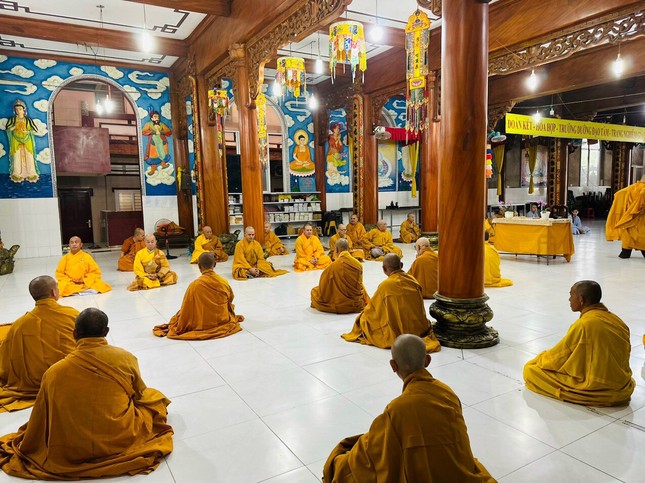 Chư Tăng các trường hạ trên địa bàn H.Nhà Bè Bố-tát, tụng giới tại hạ trường chùa Đức Phú