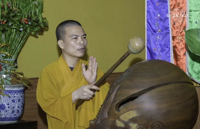 Mỗi ngày, các hành giả sẽ trì tụng những bộ kinh, sám là kinh Pháp hoa, Lương Hoàng sám và trì chú Đại bi vào buổi sáng, chiều và tối