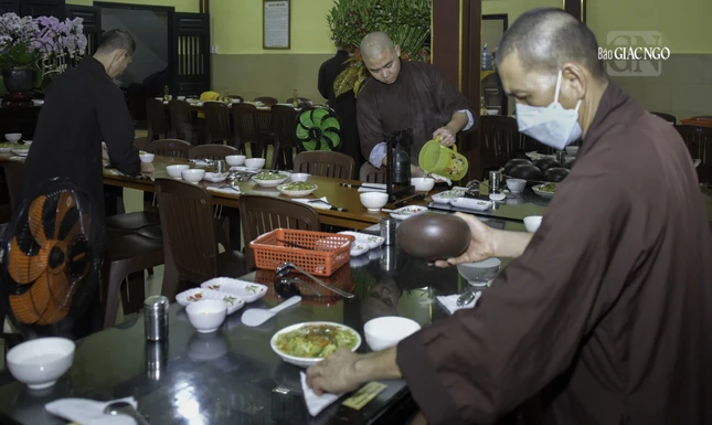 Việc này không chỉ về mặt thẩm mỹ mà còn thể hiện sự chú tâm, định tâm của người làm