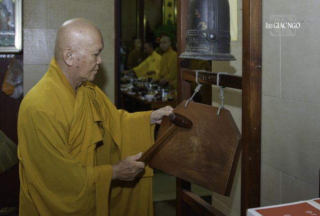 Sau khi hoàn thành, đại chúng bắt đầu vân tập về trai đường để thực hiện nghi thức quá đường