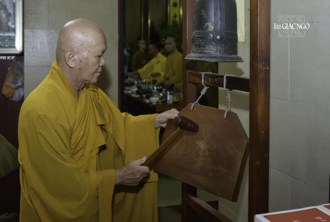 Sau khi hoàn thành, đại chúng bắt đầu vân tập về trai đường để thực hiện nghi thức quá đường